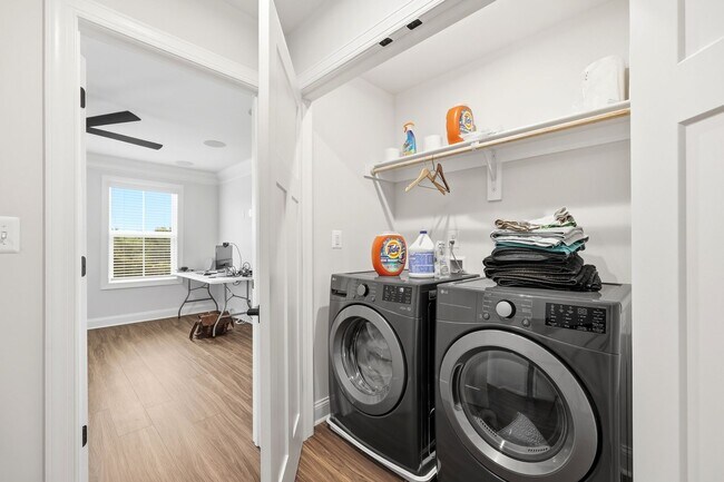 Building Photo - 768 Park Ridge Dr
