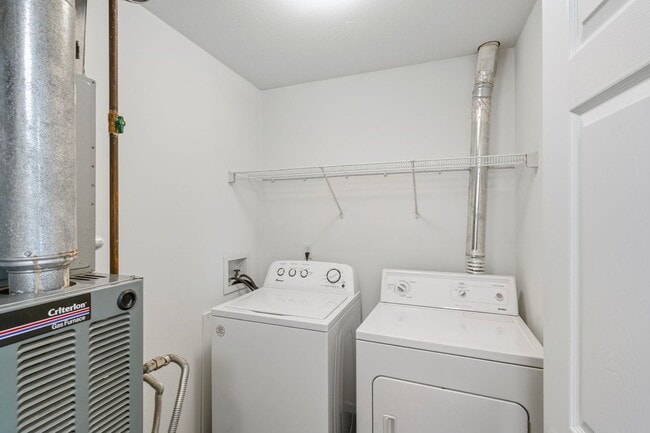 Building Photo - 5004-5006-5006 Betty Jean Way