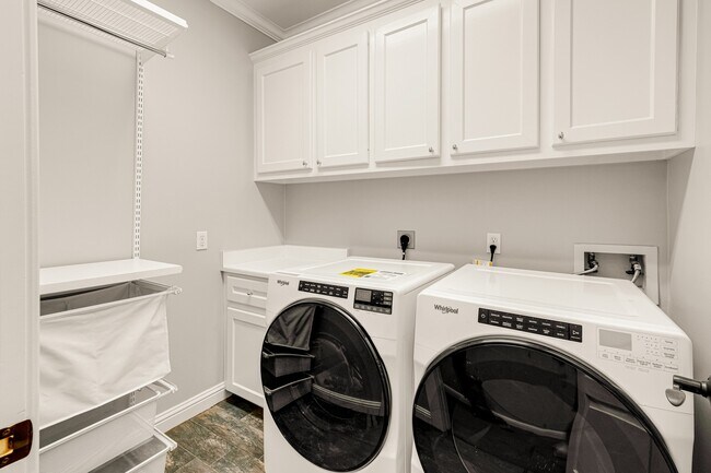 Building Photo - 1141 Louise St