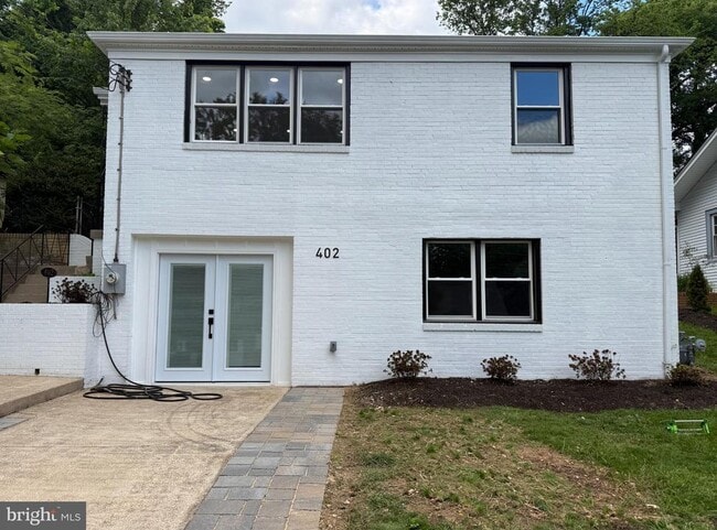 Building Photo - 402 Elm Ave