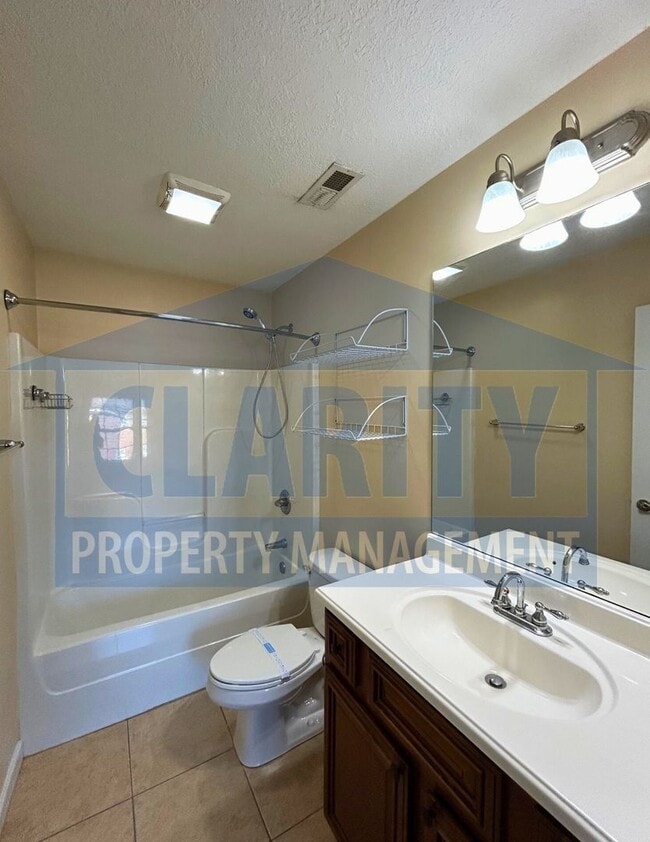 Building Photo - Two bedroom townhome in North Cleveland