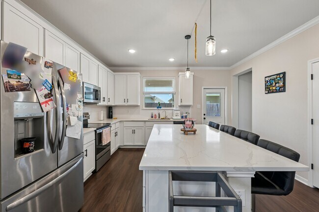 Building Photo - 716 Killam Dr