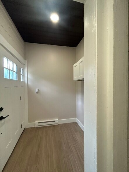 inside front door - 71 Dreamland Park Dr