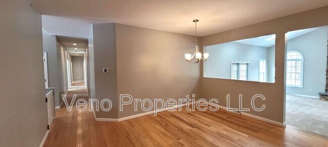 Building Photo - 2057 Rowley Rd