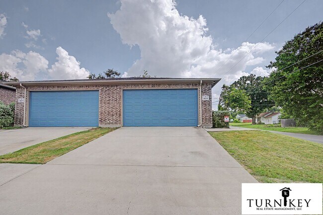 Building Photo - 8037-8039 Arbor