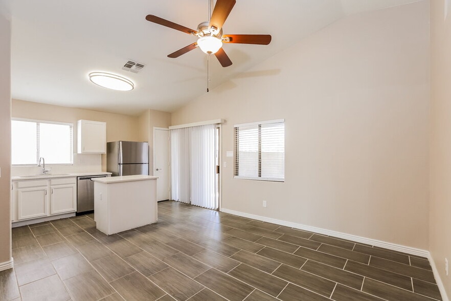 Building Photo - 438 N Opal