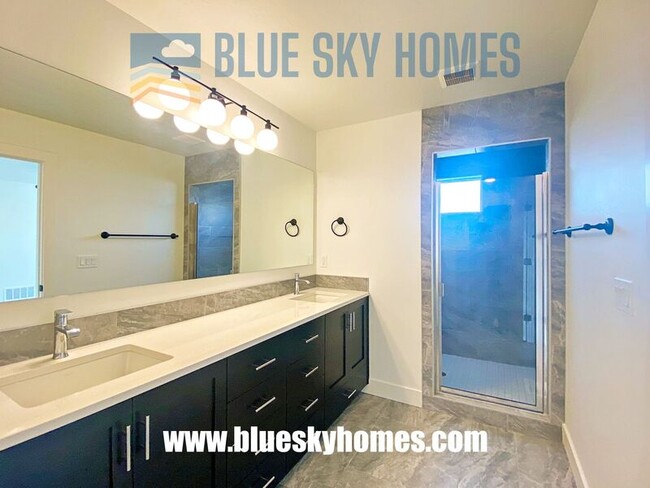 Building Photo - 1836 E Knobcone Dr