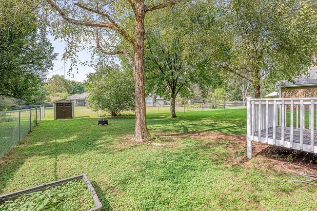 Building Photo - 123 River Oaks Dr