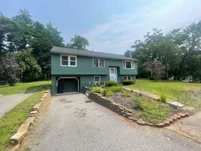 Building Photo - 3 Bedroom on a Large Plot