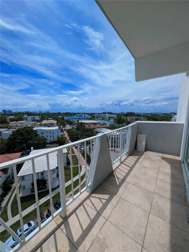 Building Photo - 7133 Bay Dr