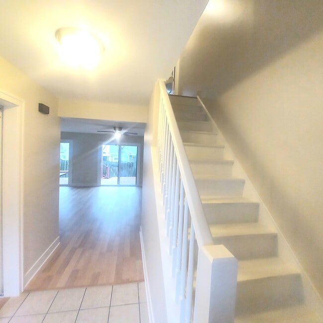 Building Photo - 617 Yale Ln