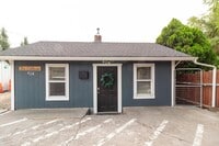 Building Photo - Downtown Bend Darling Cottage – Walk to Everything!