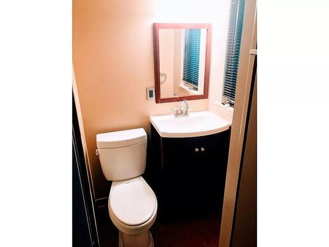 Building Photo - 6233 Parnell Ave