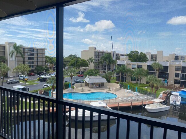 Building Photo - 9 Royal Palm Way
