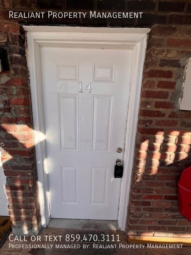 Building Photo - 208 Lakeshore Dr