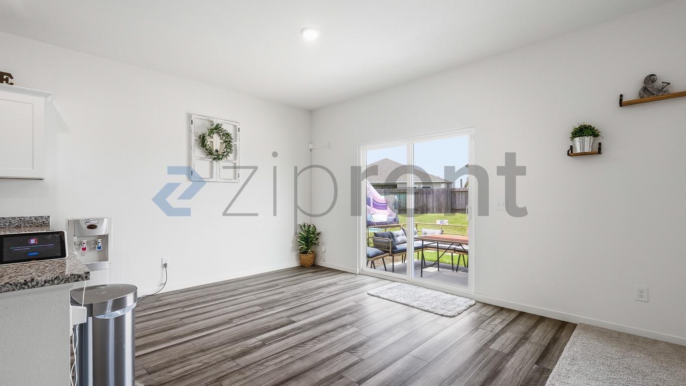 Building Photo - Unit