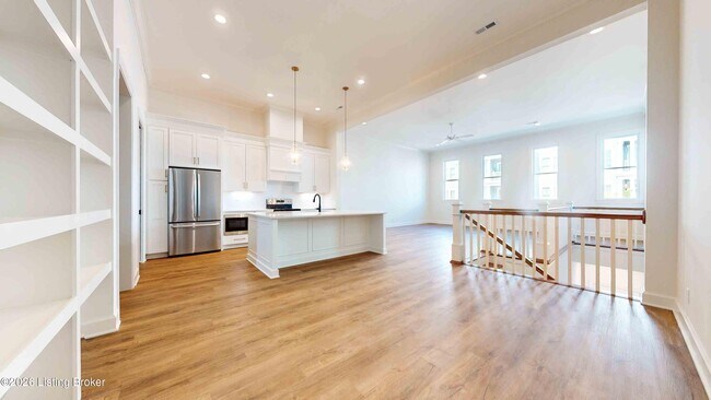 Building Photo - 6353 Meeting St