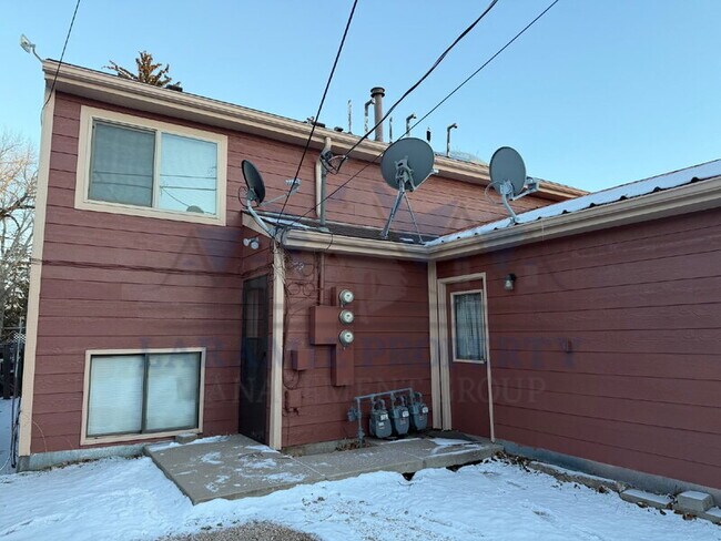 Building Photo - 709 E Sheridan St