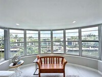 Building Photo - 3051 NE 48th St