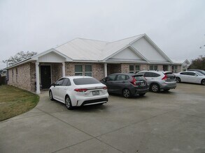 Building Photo - 612 Helen Ave