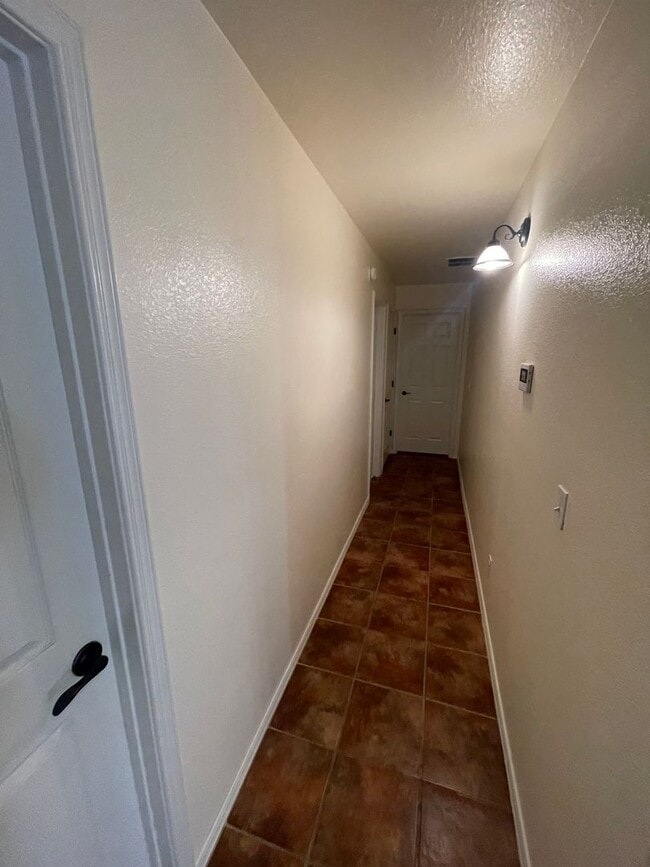 Building Photo - Lovely 4 Bedroom/2 Bath home in Parkhill E...