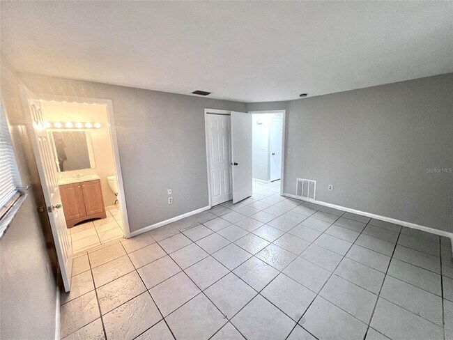 Building Photo - 7204 Isle Dr