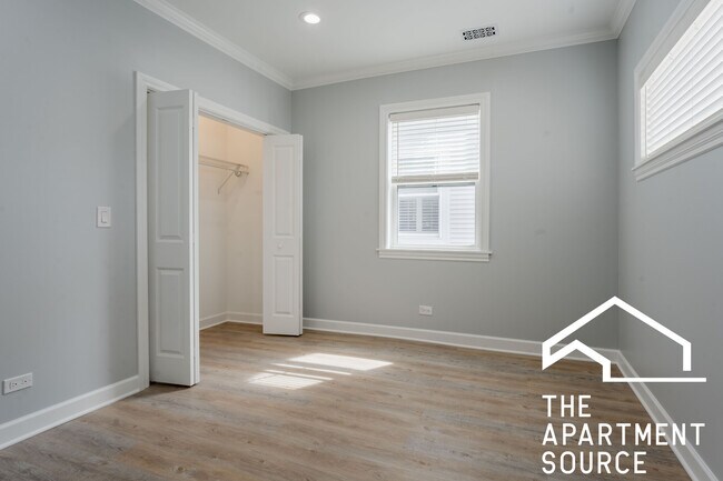 Building Photo - 3707 W Belmont Ave