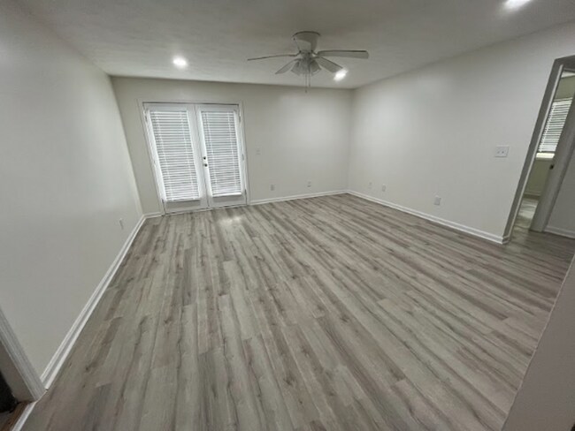 Building Photo - Modern 2-Bed, 1-Bath Oasis with Central Air and Gourmet Kitchen