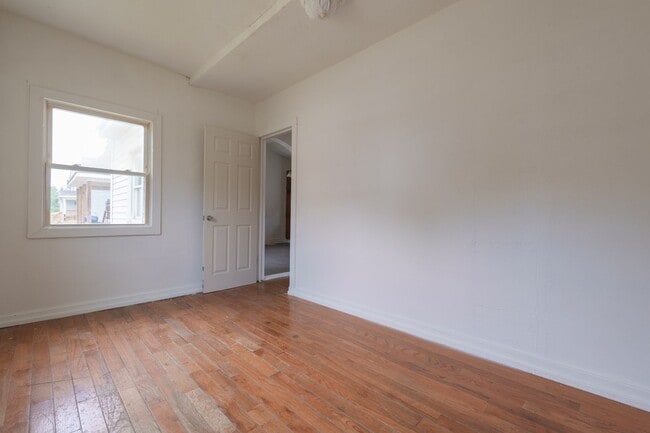 Building Photo - MOVE IN READY 4 Bedroom in Suffolk!