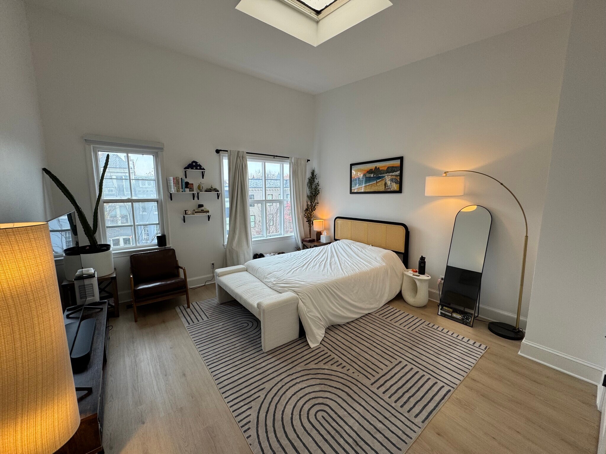 Building Photo - 208 9th St NE