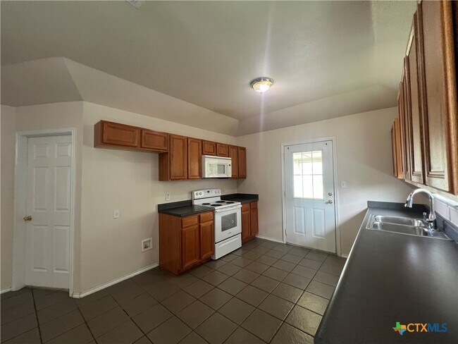 Building Photo - 239 Rosalie Dr
