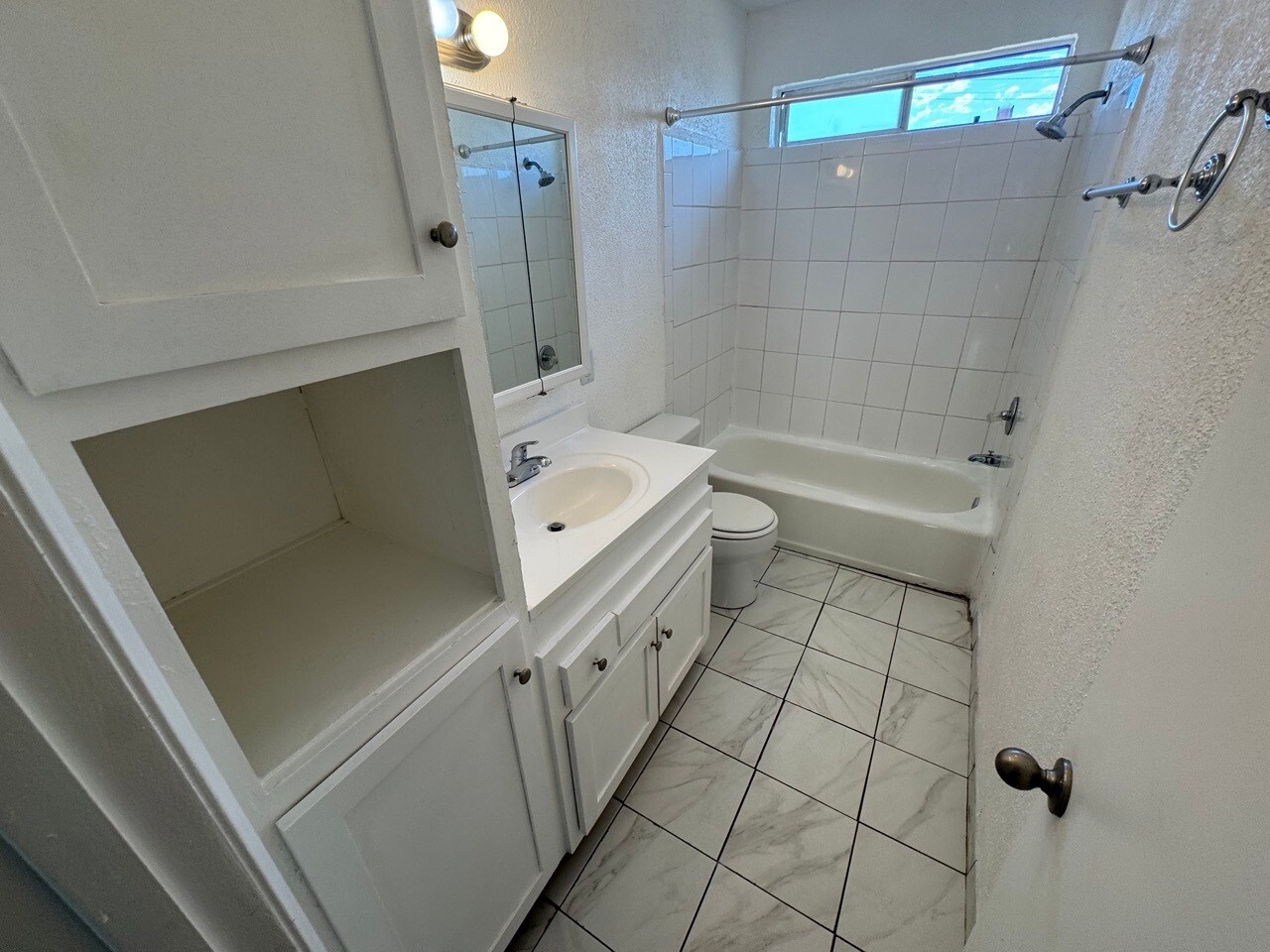 Building Photo - 4023 W 141st St