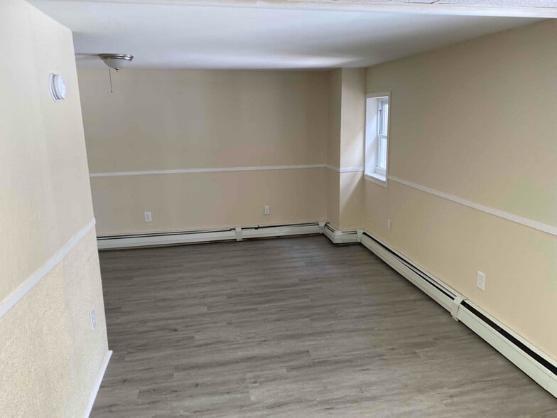 Building Photo - 325 Waldo St