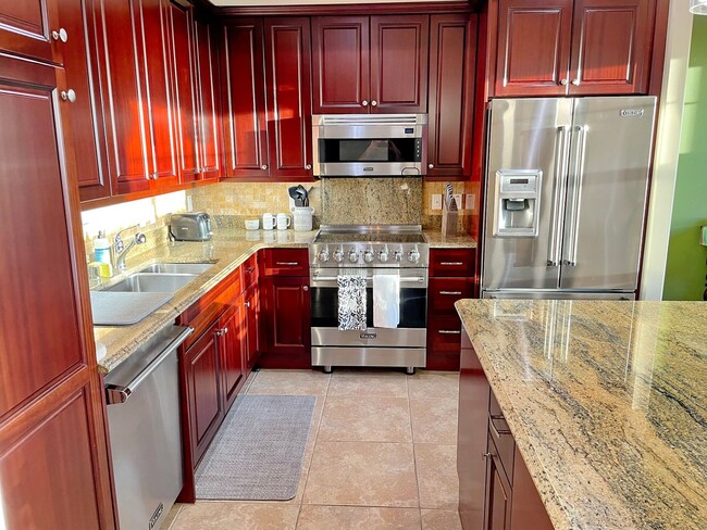 Building Photo - Luxury Townhome Living at The Villas at Ke...