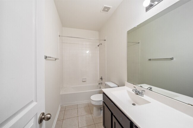 Building Photo - 2516 Pearl Ct