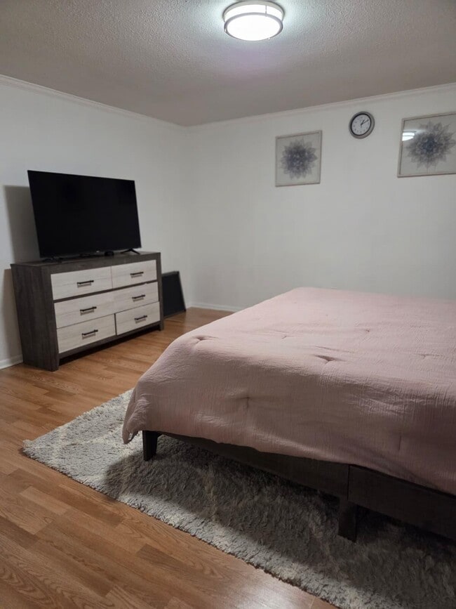 Building Photo - 810 Sandtree Dr