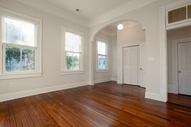 Building Photo - Downtown Close to Forsyth Park