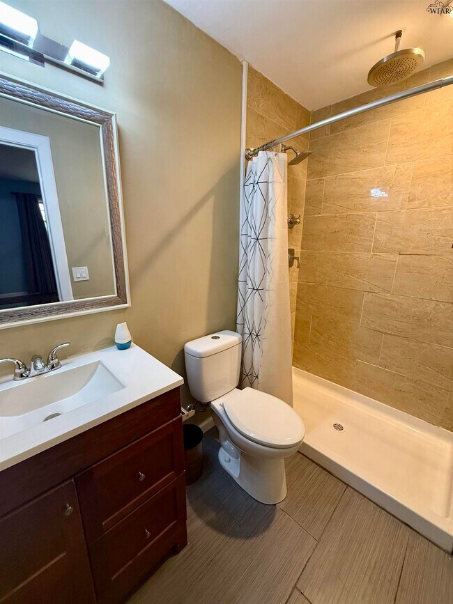 Building Photo - 2101 Jones St