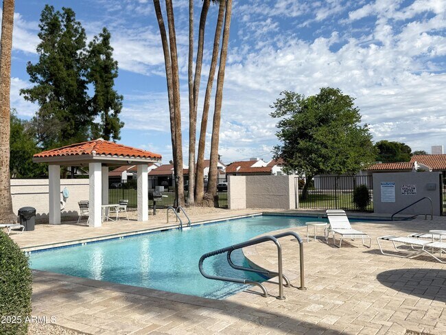 Building Photo - 6533 N Maryland Cir