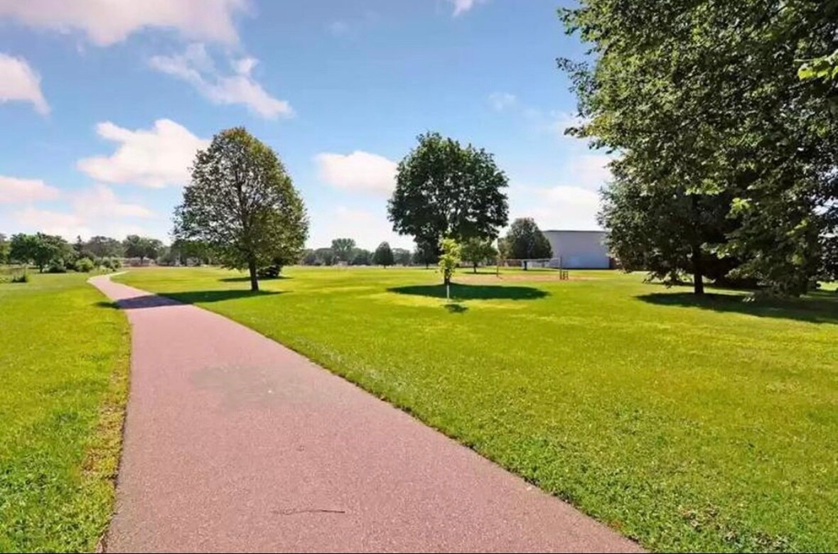 Building Photo - 2042 Louisiana Ave S