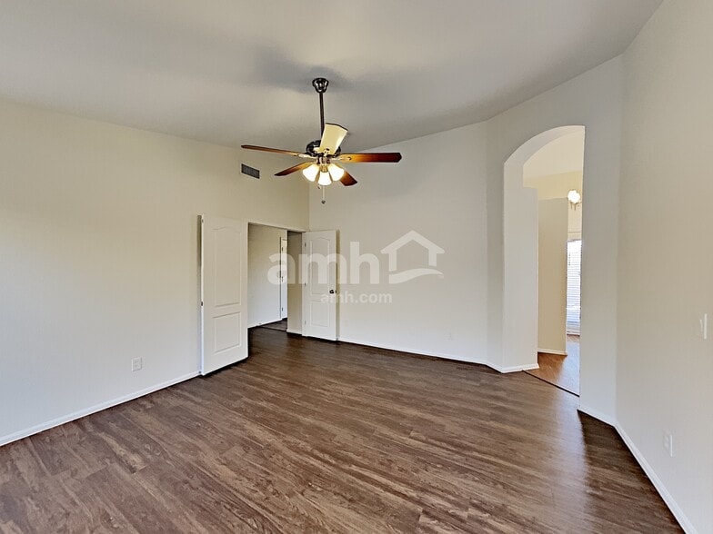 Building Photo - 10262 W Patrick Ln