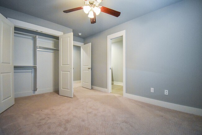 Building Photo - Luxurious 4 Bedroom, 3.5 Bathroom Home In Fayetteville, AR