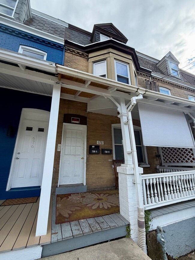 Building Photo - 678 Columbia Ave