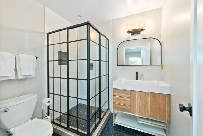 Building Photo - Costa Mesa, Panoramic Views, Pool - Fully ...