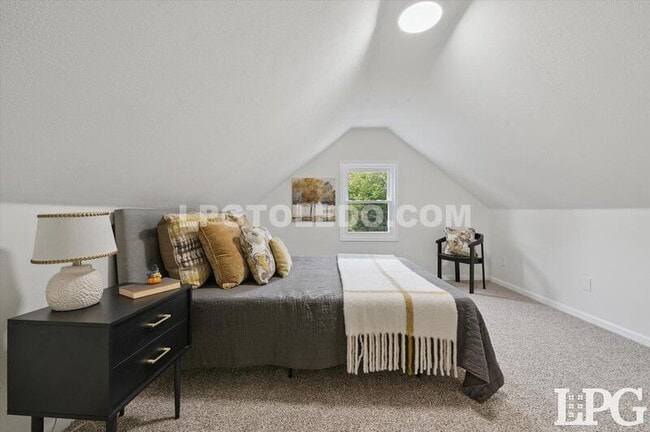 Building Photo - 2736 Northwood Ave