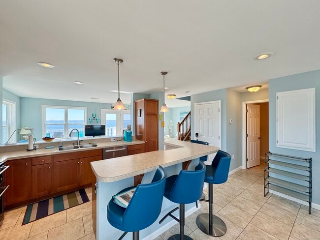 Building Photo - 39 Circle Beach Rd