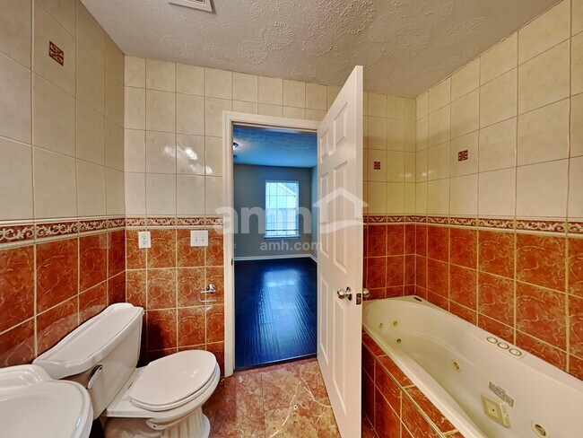 Building Photo - 586 Hollerman Ln