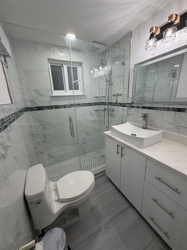 Building Photo - 3030 SW 96th Ave