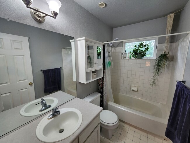 Building Photo - Stunning 3 Bedroom Townhome Tucked Away In...