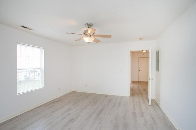 Building Photo - 517 Longleaf Ct